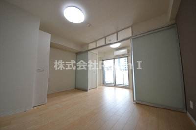 【居間・リビング】 | ヴィラ・セレーノ玉造本町（旧ルネフラッツ玉造本町 | ゆったりとした居間です