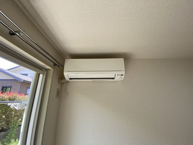 【設備】 | セピアヴィラ【SHM】 | リビングには暑い夏や寒い冬に大活躍のエアコン付きです☆