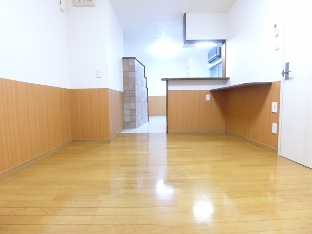 ラフィーネ1号館の居間・リビング|同マンション別部屋写真