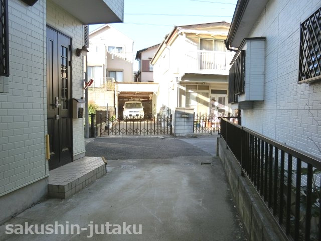 高津東３丁目　中古戸建の駐車場