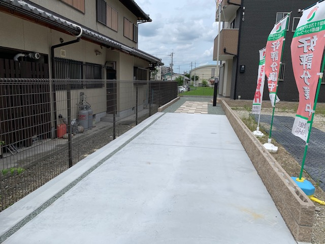 三田市高次１丁目　新築戸建の駐車場