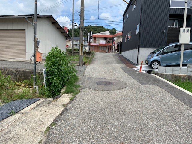 三田市高次１丁目　新築戸建の前面道路含む現地写真