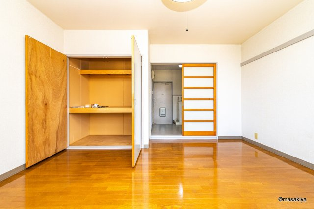 本郷マンションの居間・リビング|洋室