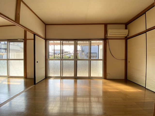 【居間・リビング】 | 永井作古谷住宅 | 南向きで明るいお部屋
