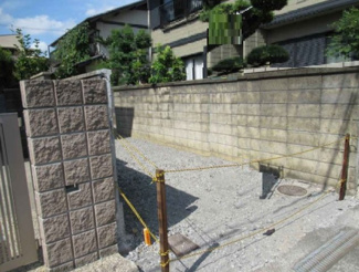 【外観】 | 尼崎市塚口町６丁目売地 | 東側公道からの進入部分です♪
間口は２．７ｍです！