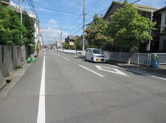 【前面道路含む現地写真】 | 尼崎市塚口町６丁目売地 | 前面道路は東側幅員９．７ｍです！！
開放的ですね（＾＾）