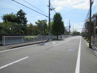 【前面道路含む現地写真】 | 尼崎市塚口町６丁目売地 | 前面道路は東側幅員９．７ｍです！！
開放的ですね（＾＾）