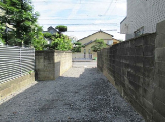 【前面道路含む現地写真】 | 尼崎市塚口町６丁目売地 | 現地入口です♪
ワンＢＯＸカー駐車可能なスペースがございます！！