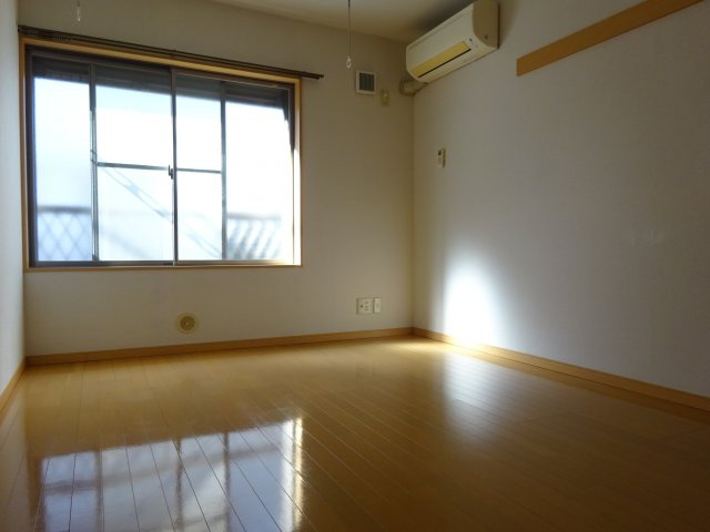 パレス東松本の洋室