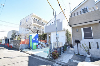 【前面道路含む現地写真】 | 前面4.0ｍ公道です。車の通行はほとんど御座いませんので小さなお子様にも安心の立地です。
