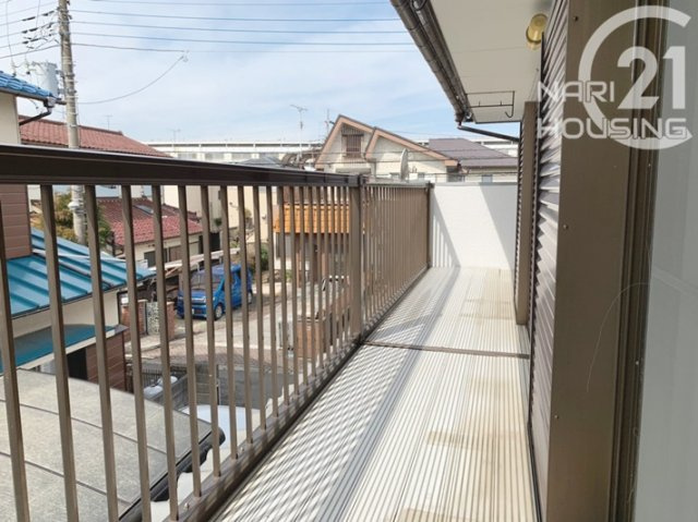 【バルコニー】 | ◇◆当社管理物件◇◆　武蔵村山市本町1丁目　貸家 | 全居室からバルコニーへ出ることが可能！
