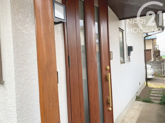 【玄関】 | ◇◆当社管理物件◇◆　武蔵村山市本町1丁目　貸家 | 大きな玄関！こちらも新設！