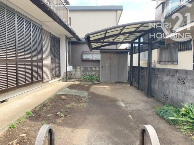 【駐車場】 | ◇◆当社管理物件◇◆　武蔵村山市本町1丁目　貸家 | カーポート付きの駐車場！約2台分