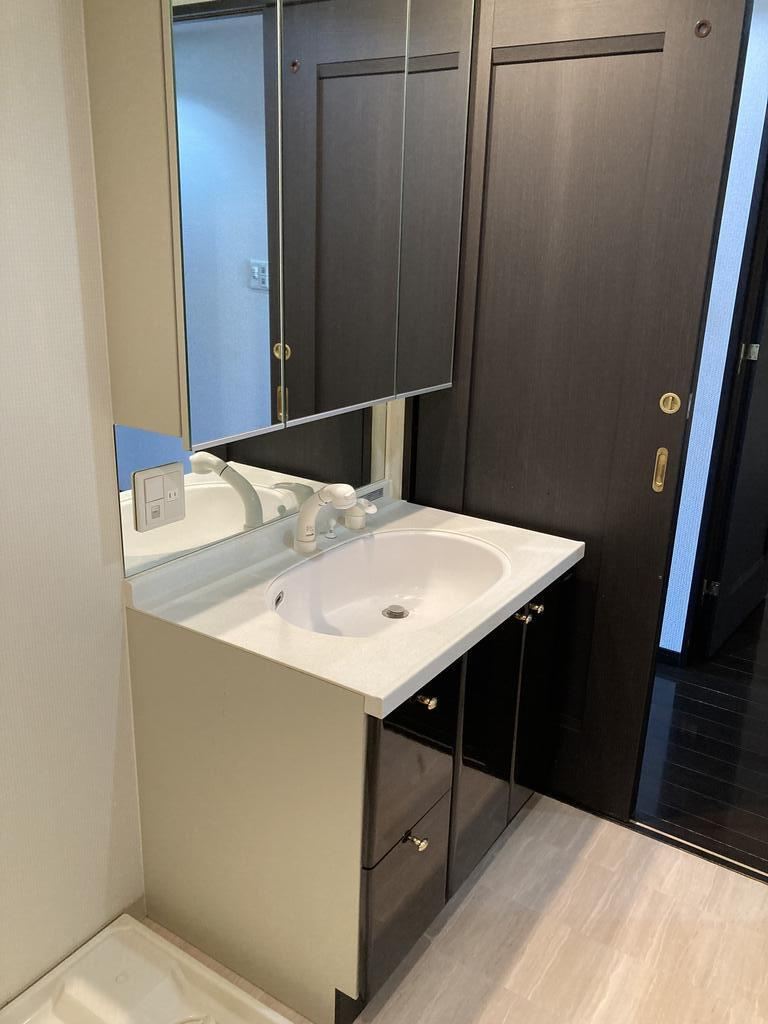 アルカサール・アルバ代継橋の独立洗面台