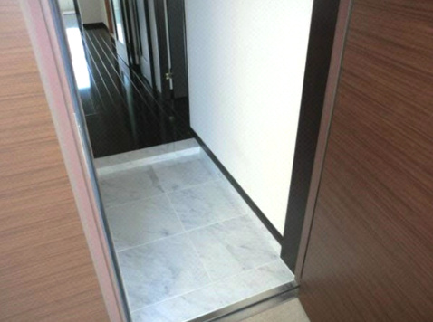 アルカサール・アルバ代継橋の玄関