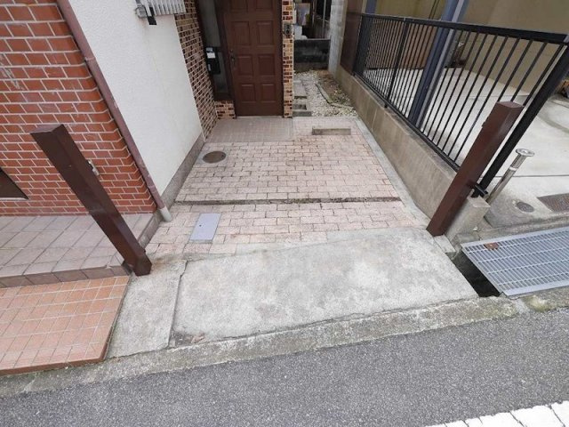 鈴蘭台東町4丁目貸家の駐車場|軽自動車限定