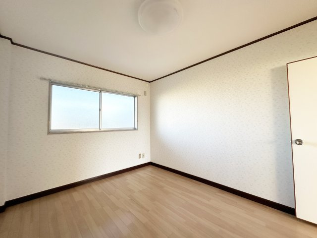 ハイツ山口の洋室