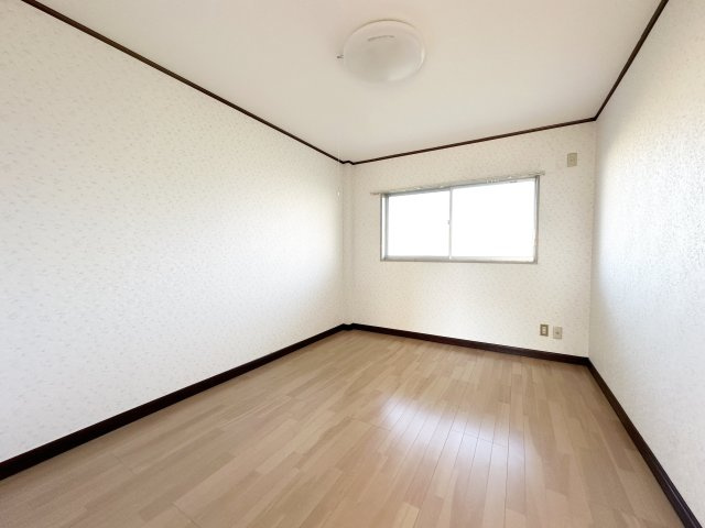 ハイツ山口の洋室