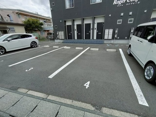 ロジェコンフォールの駐車場