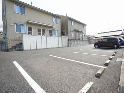 【駐車場】 | サンビューハイツB | 駐車場2台込みです♪