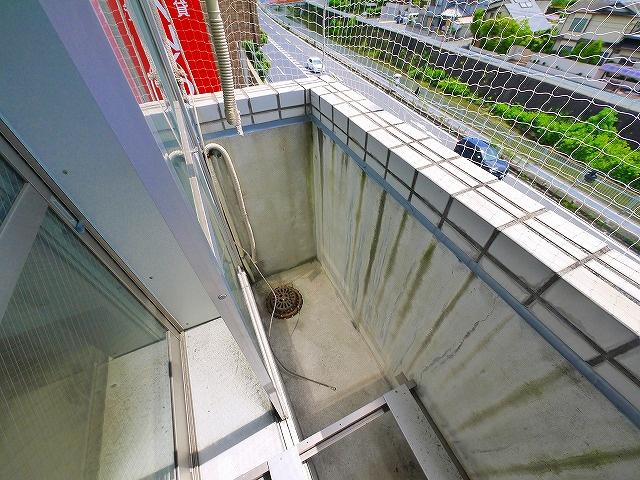 吉田ビル（富雄元町）のバルコニー