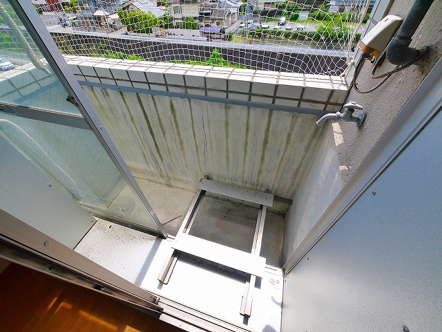 吉田ビル（富雄元町）のバルコニー