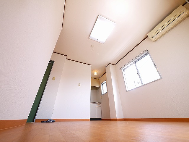 吉田ビル（富雄元町）の居間・リビング