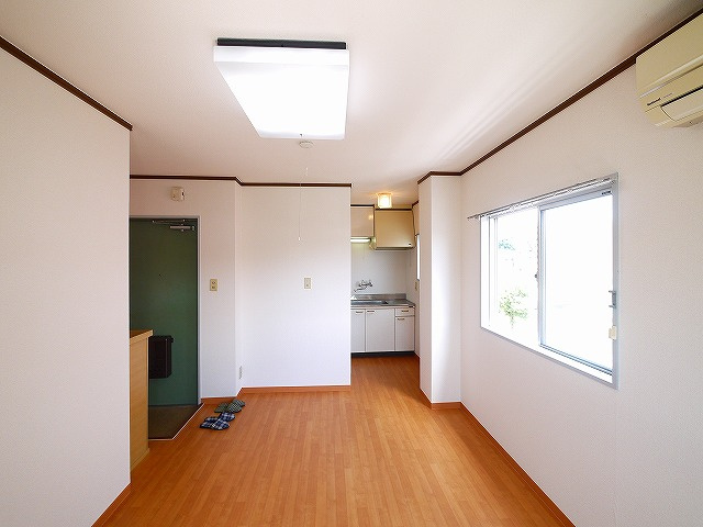 吉田ビル（富雄元町）の居間・リビング