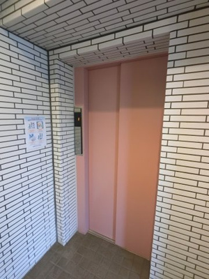 【その他共用部分】 | 朝日プラザ妙蓮寺２ | お買い物時やベビーカーの出し入れに便利なエレベーター付です。