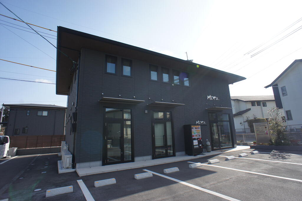 META Room369の駐車場