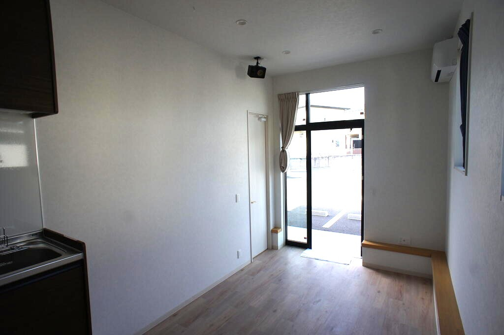 META Room 369の玄関