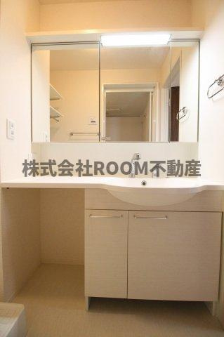 ヴィラコートＪ5の独立洗面台|朝の支度にも助かる、独立の洗髪洗面化粧台