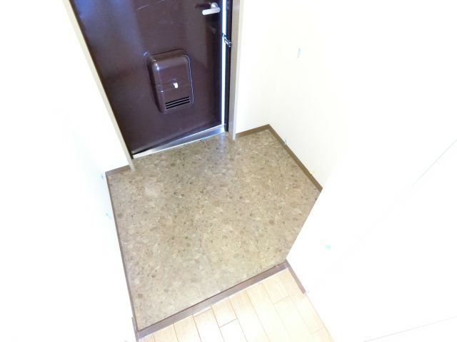 ボナージュ石橋の玄関
