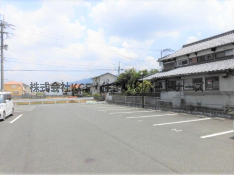 ヴァン・テ・アンの駐車場|駐車場があるので、車を買う予定の方も安心です