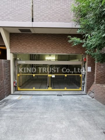 パラシオ南森町の駐車場