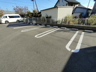 アバンツァートメゾンの駐車場