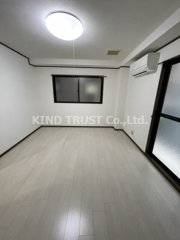 ビガーポリス296同心二丁目KSビルの居間・リビング|使いやすい居間です