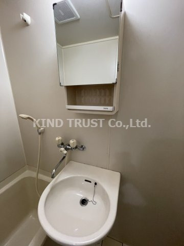 ビガーポリス296同心二丁目KSビルの洗面所|ゆったりとスペースのある洗面所