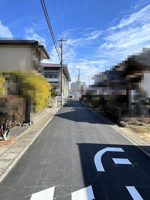 土佐市高岡町甲の前面道路含む現地写真|西側から東向きに撮影