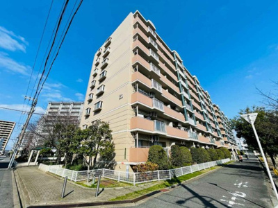 【外観】 | プロムナーデ関目23号棟 | ◎すみれ小学校まで徒歩４分！！新一年生さんの通学も安心ですね♪
◎スーパーマルヤスまで徒歩１分で毎日でも行ける距離ですね♪
◎南側には公園があるのでお子様のいらっしゃるご家庭にも最適な住環境です。