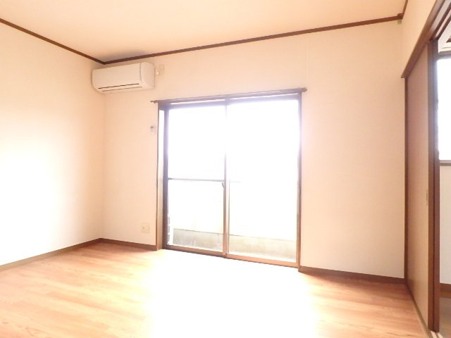 【居間・リビング】 | レジデンス稲荷 Ｂ棟