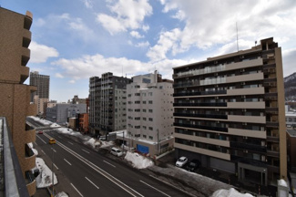 【展望】 | 大きな道路に面していますが、６階部分で走行音も気になりません。
