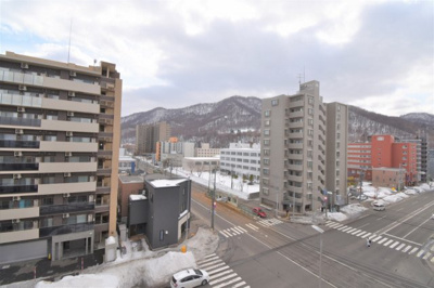 【展望】 | ライオンズマンション伏見公園 | 山々が望めますので季節を感じる事ができます。