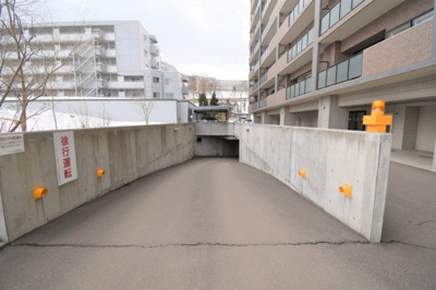 【駐車場】 | ヴェルビュ伏見アクロポリス | 駐車場は地下にもございます。