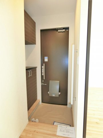 プリムローズ壱番館の玄関