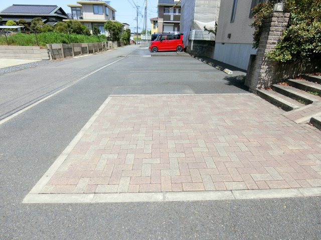 プリムローズ壱番館の駐車場
