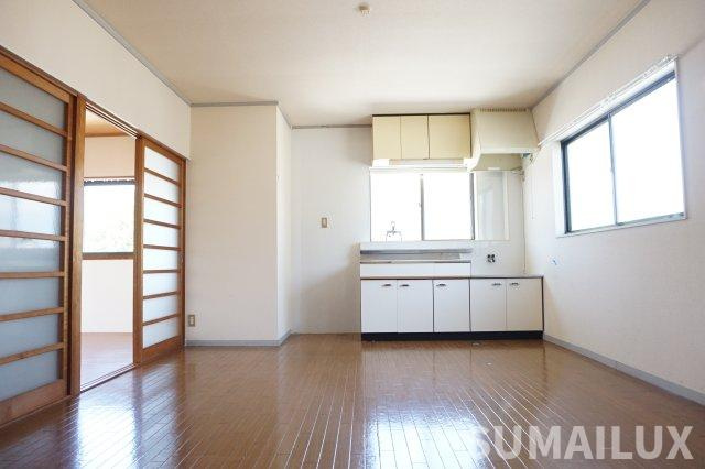 Supremeマンションの居間・リビング