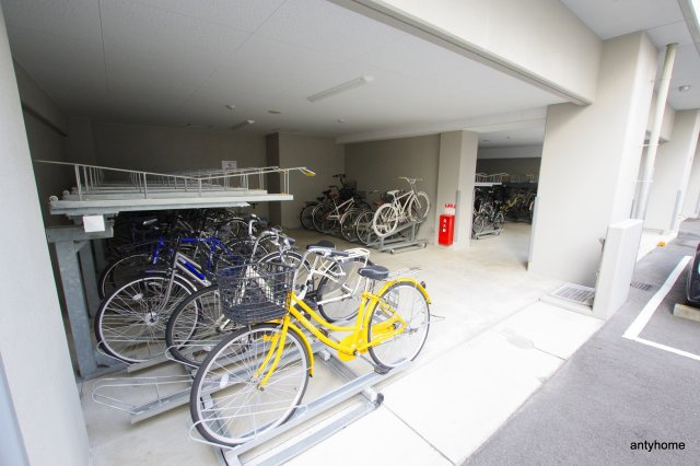 エスリード北大阪レジデンス　仲介手数料無料の駐車場