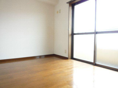 【居間・リビング】 | サイレントパレス矢曽根 | ゆったり過ごせるリビングです