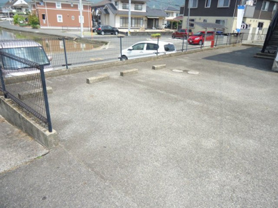 【駐車場】 | エーライン泉　Ｂ